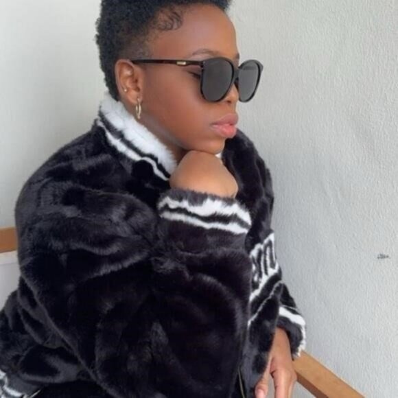 Authentic GUCCI WOMENS ROUND/OVAL SHINY BLACK FASHION DESIGNER EYEWEAR - Picture 13 of 13